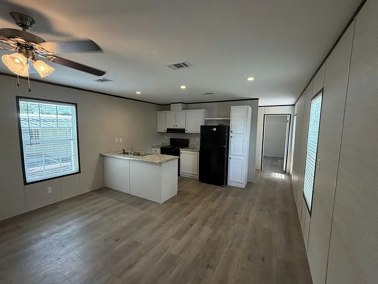 131 Lakeside Garden Cir #131 — Photo 3
