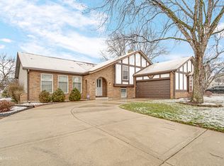 2682 Yorkshire Ln, Lisle, IL 60532