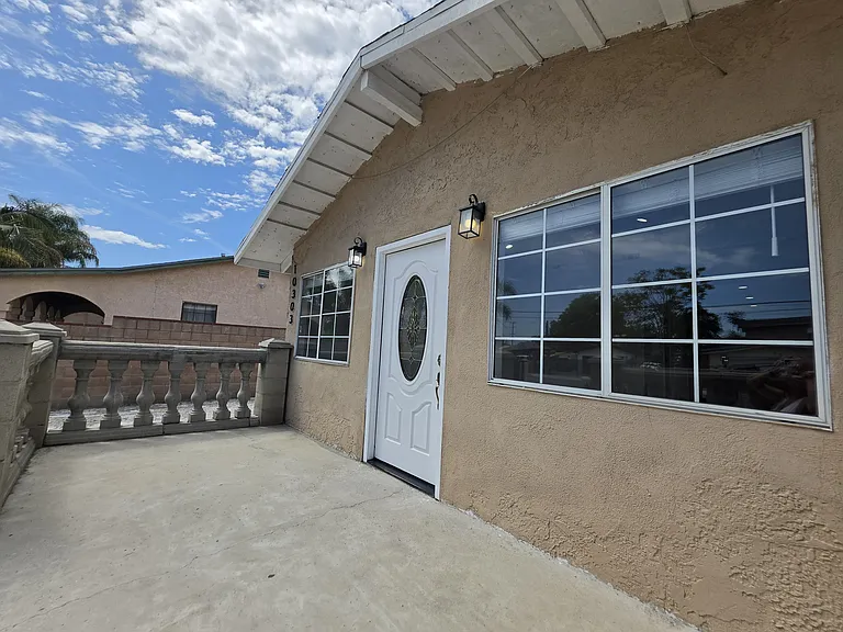 10303 Arminta St — Photo 43