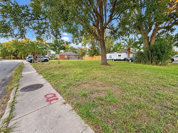 606 West Ave, Pasadena, TX 77502