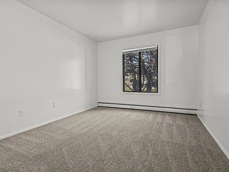 Wood Creek Apartments — Photo 36