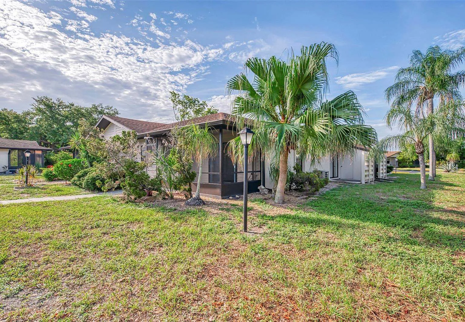 2 bed, 1044 sqft, $1,700 — Photo 4