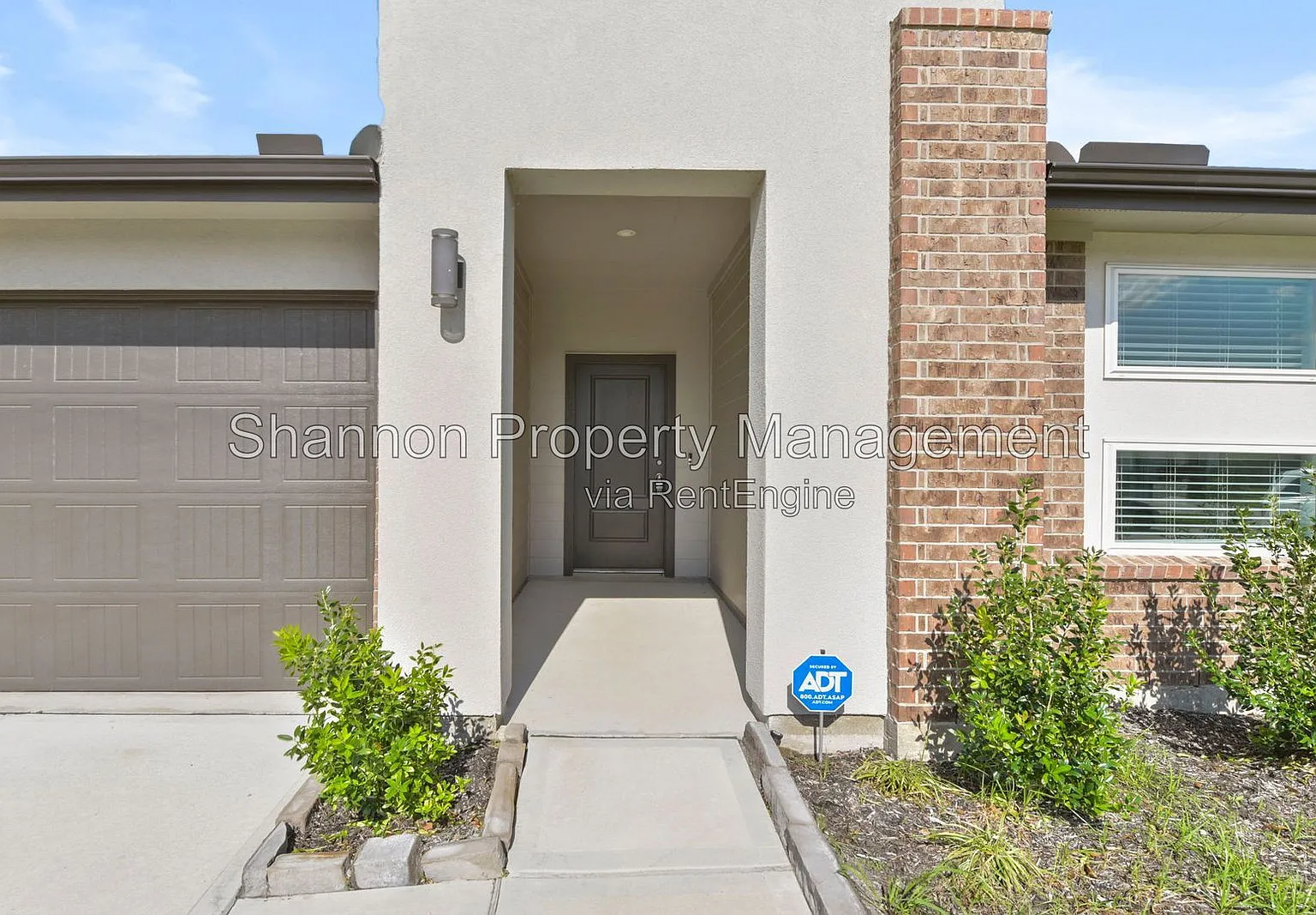 4 bed, 2.0 bath, 2045 sqft, $2,400 — Photo 4