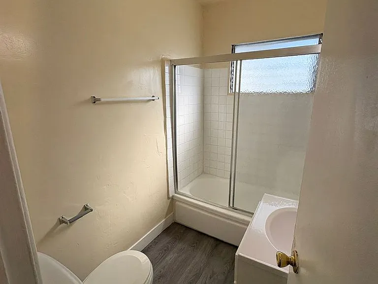 4729 San Vicente Blvd — Photo 6