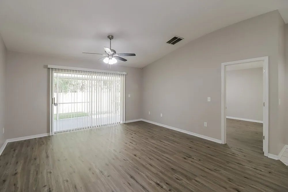 3 bed, 2.0 bath, 1510 sqft, $1,990 — Photo 4