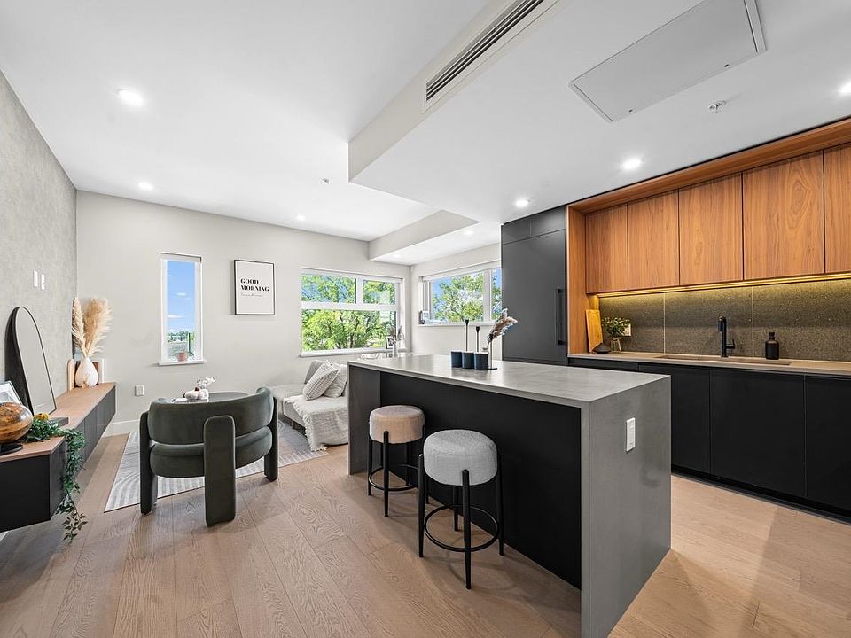 1st image of 128 Woodstock Ave W #5