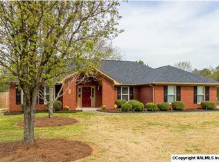 200 Double Oak Dr, Huntsville, AL 35806