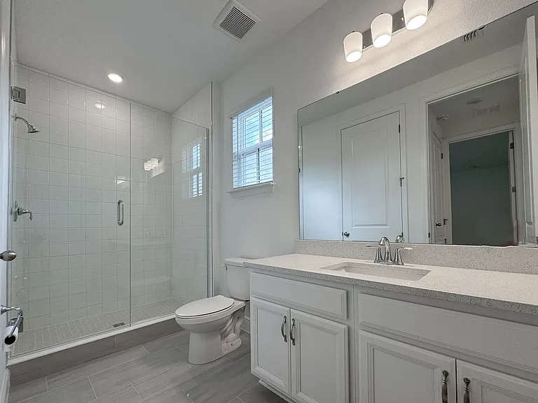10425 Marconi Ave — Photo 11