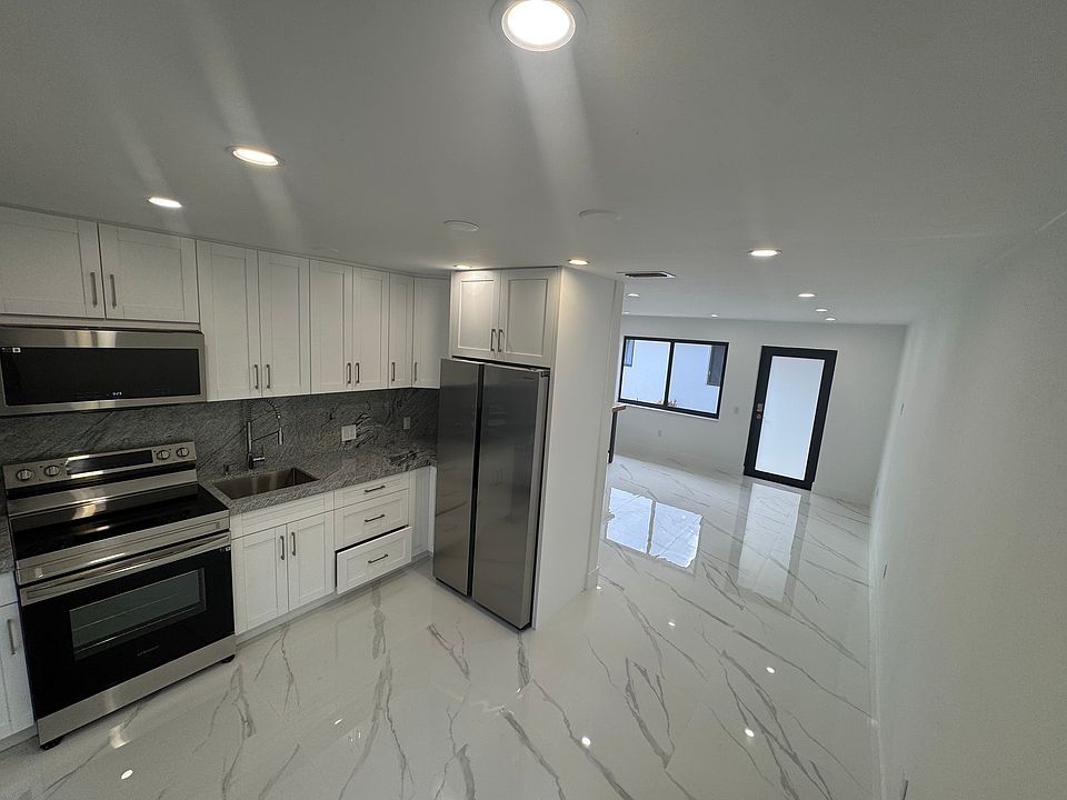 1st image of 72 Grand Canal Dr #72