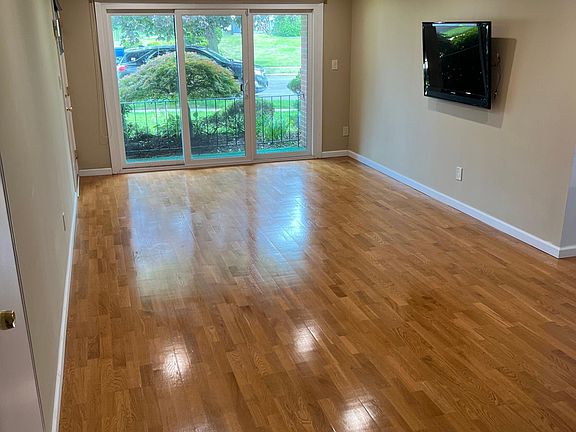 2nd image of 85 Palo Alto Dr