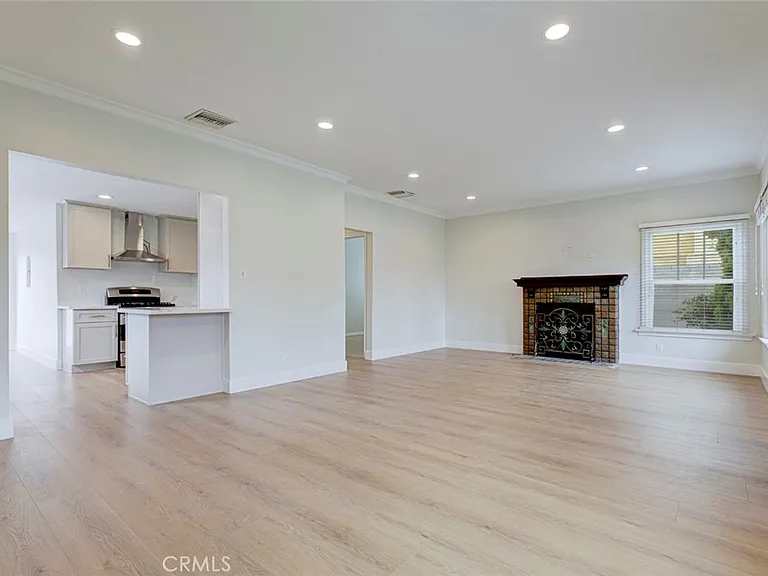 1333 Western Ave — Photo 5