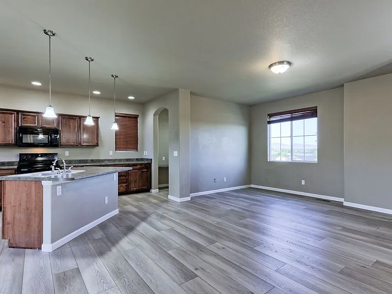 440 Cholla Dr — Photo 2