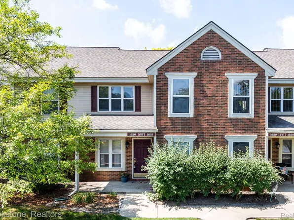 1626 Emerson Cir, Rochester, MI 48307