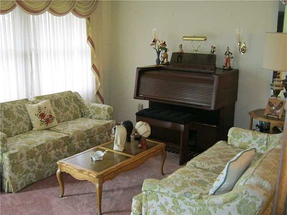 2nd image of 210 Aberdeen Dr