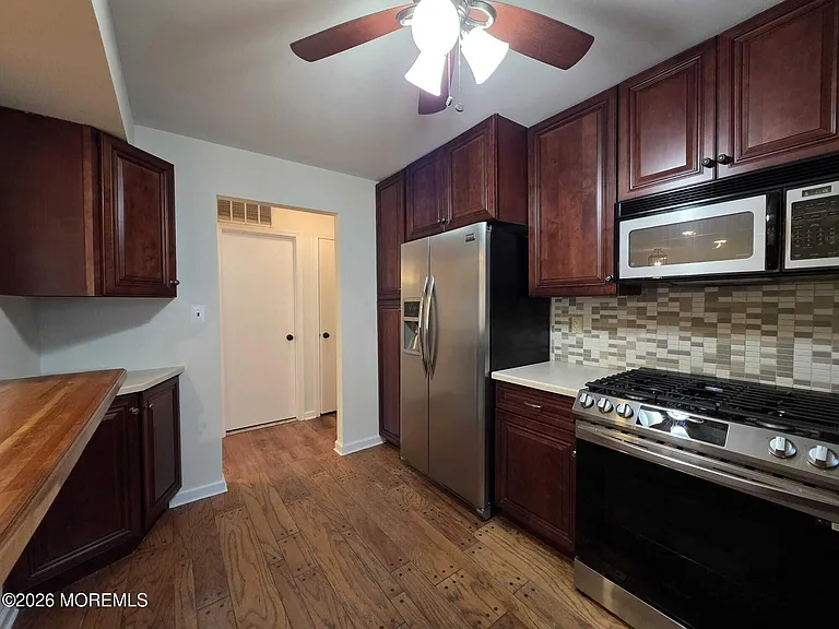 129 Tulip Ln — Photo 3