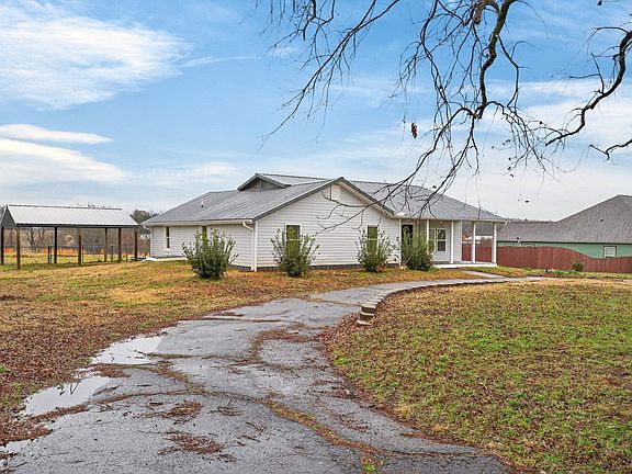 3rd image of 583 Berry Rd