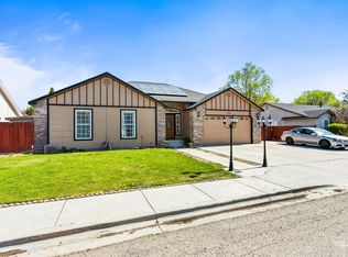 708 W Meadowbrook Dr, Nampa, ID 83686