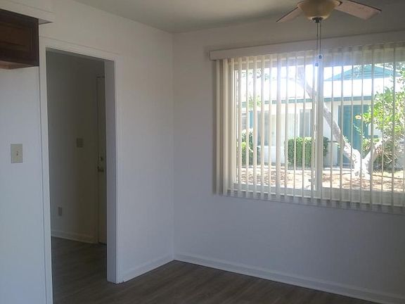 3rd image of 4964 Clairemont Dr