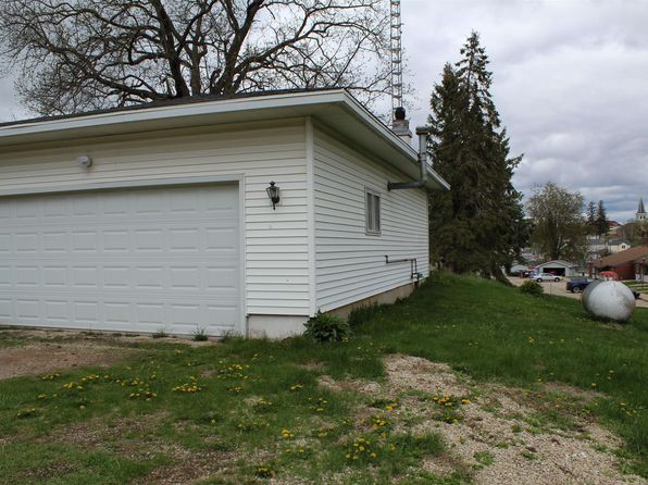 318 W Blackstone St, Shullsburg, WI 53586