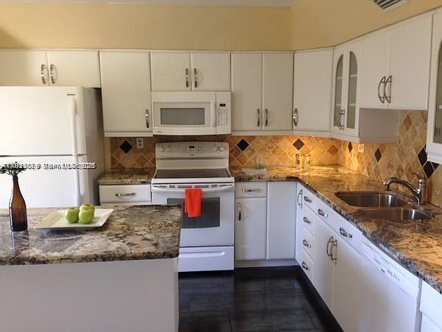 3910 Inverrary Blvd UNIT 304-B