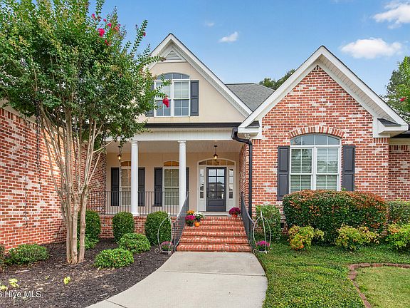 3rd image of 132 Pond View Road