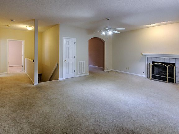 2nd image of 1602 Stone Hedge Dr