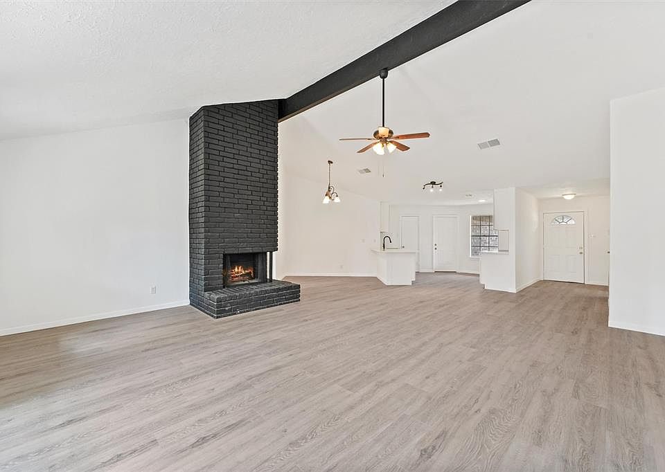 1st image of 15923 Wingdale Dr