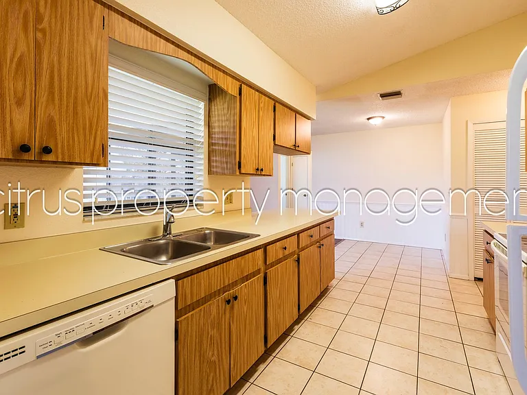 1002 Gammage Point — Photo 9