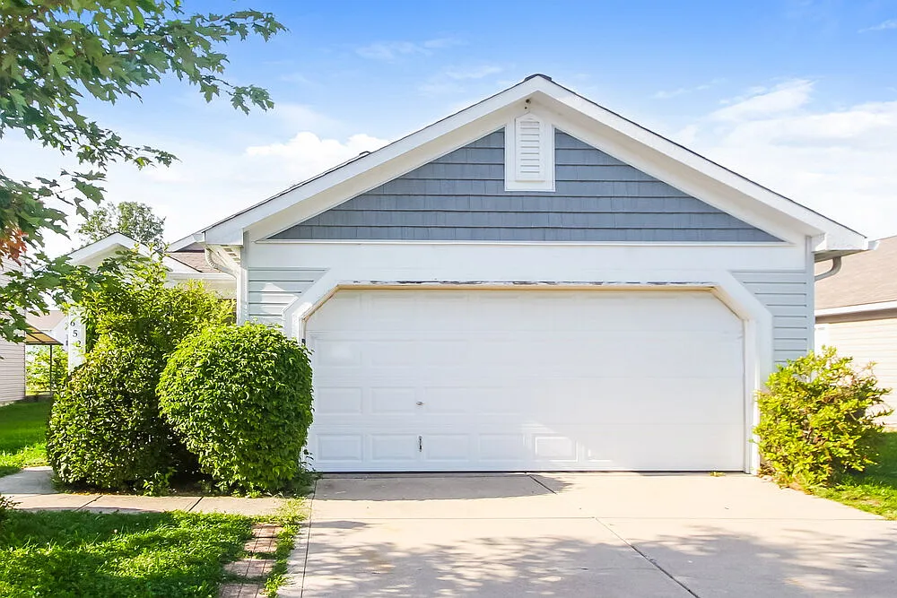 3 bed, 2.0 bath, 1240 sqft, $1,695 — Photo 1