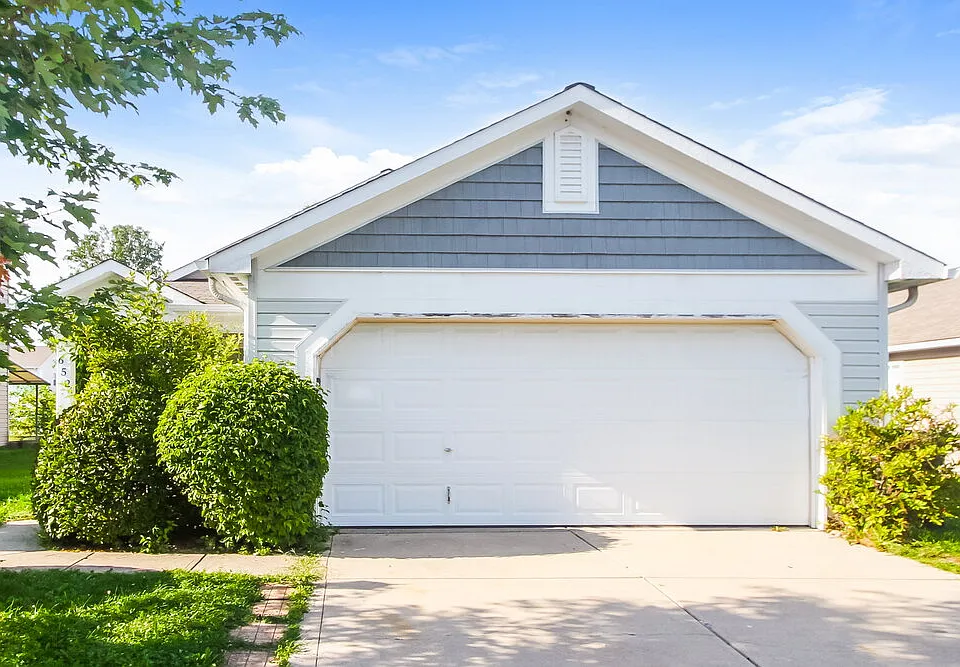 652 Cloverfield Ln