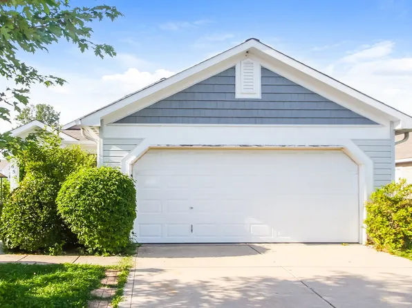 652 Cloverfield Ln, Greenwood, IN 46143