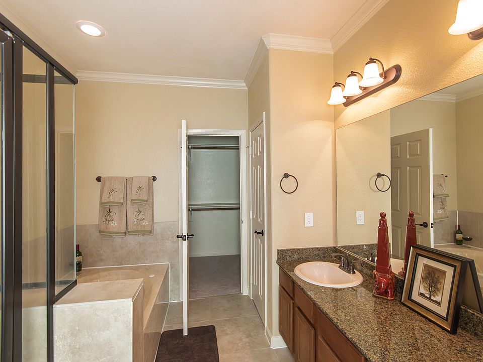 Separate jetted tub/shower