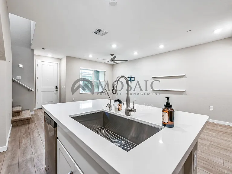 778 E Harper St #103 — Photo 9