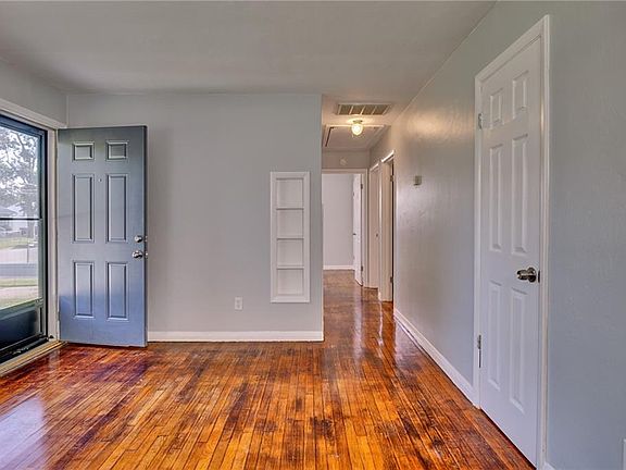 2nd image of 3319 Driftwood Dr