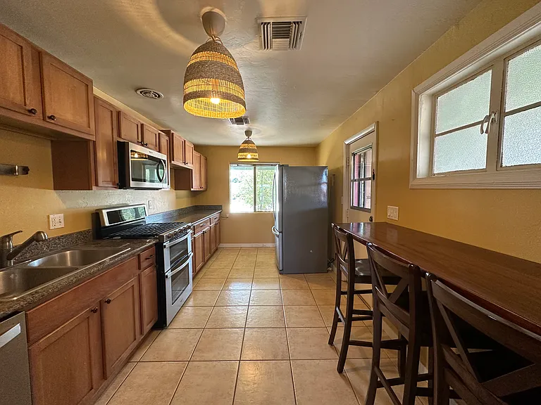2208 N Rita Ave — Photo 11