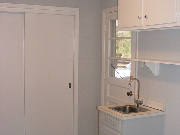 Laundry including pantry 