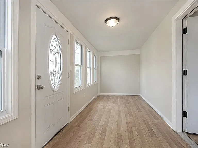1184 Niagara Ave — Photo 15