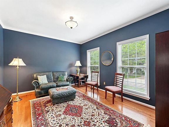 5th image of 424 Woodview Manor Ln