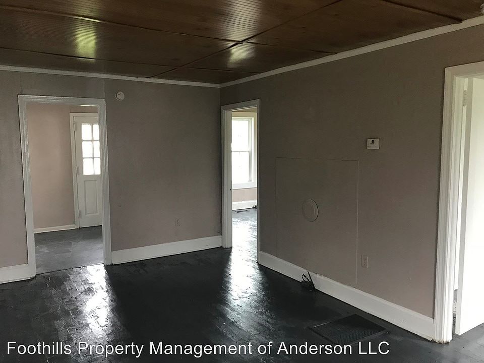 2nd image of 1609 Meadowbrook Cir