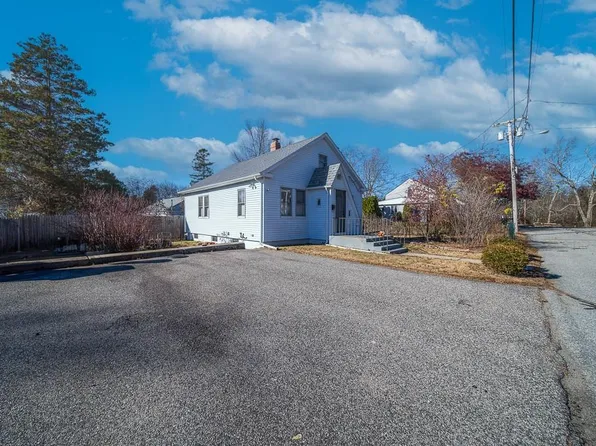 16 Pinehurst Rd, Coventry, RI 02816