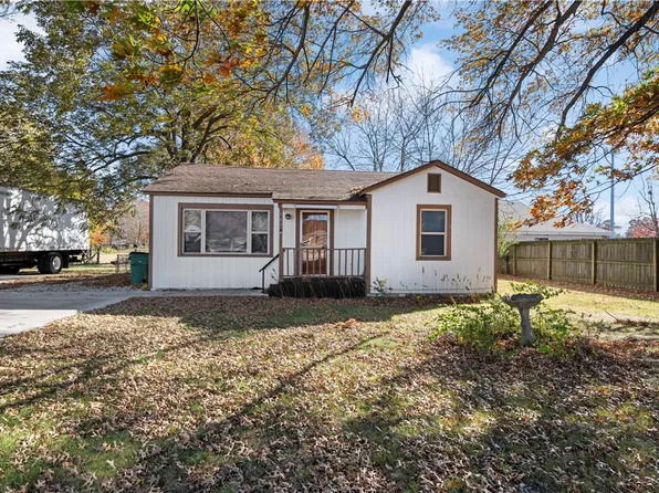 807 W End St, Springdale, AR 72762