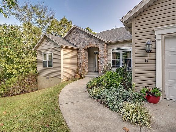 2nd image of 5 Worstead Cir