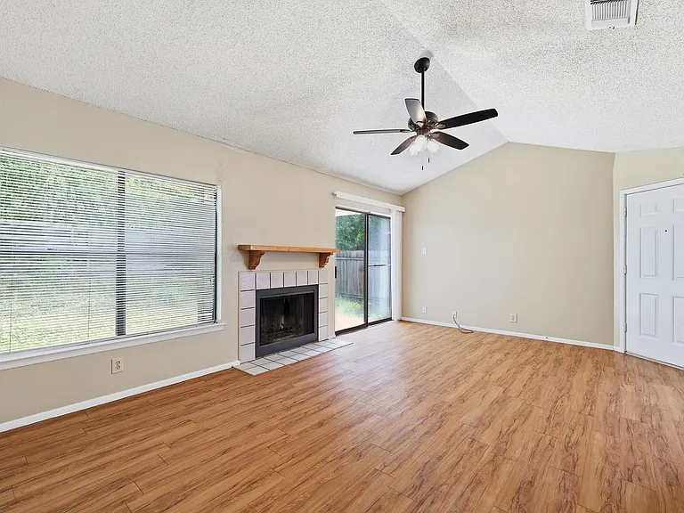 3932 Heritage Hill Dr — Photo 4