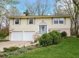 21W474 Buckingham Rd, Glen Ellyn, IL 60137