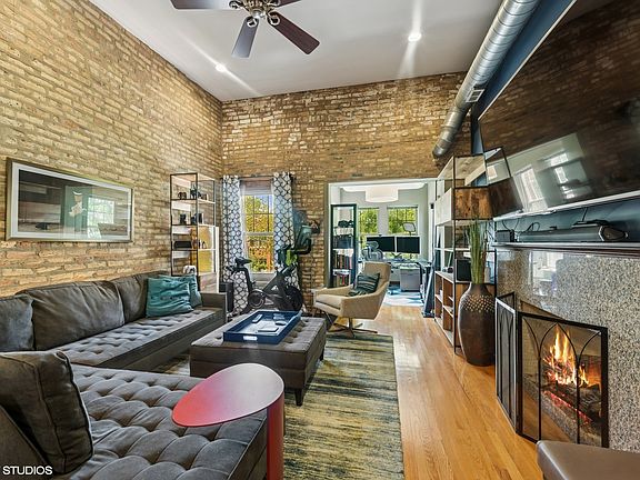 2nd image of 1471 W Foster Ave #3e