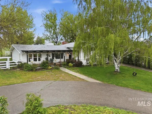 5625 Sunset Rd, Fruitland, ID 83619