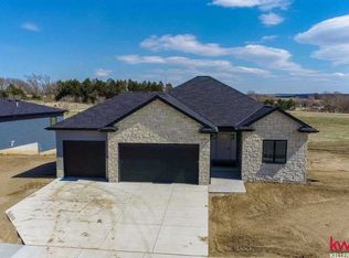 812 Terrace View Dr, Hickman, NE 68372