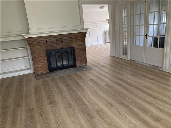 4th image of 309 Bedford Ave #2