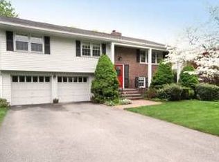 5 Woodbriar Rd, Stoneham, MA 02180