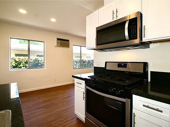 3rd image of 6140 Whitsett Ave APT 2